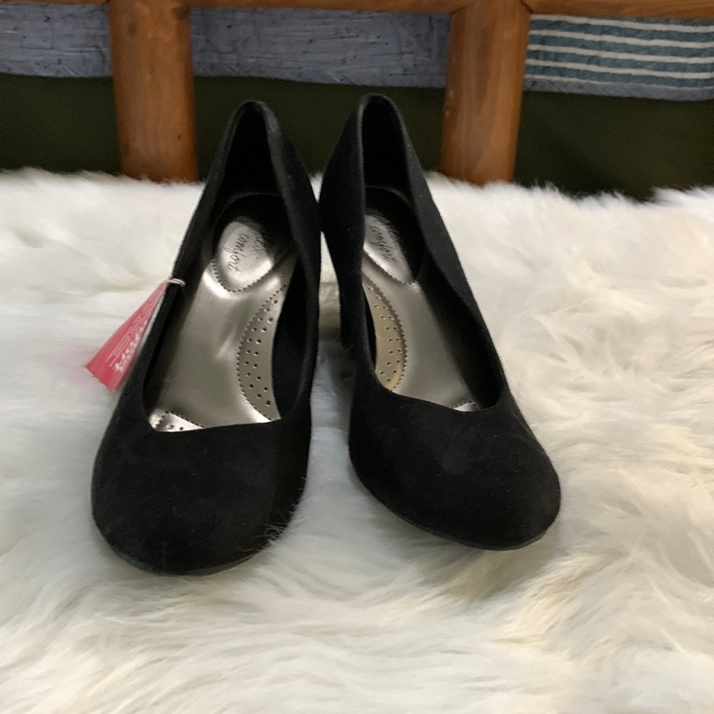 American Eagle Dexflex Black Wedges